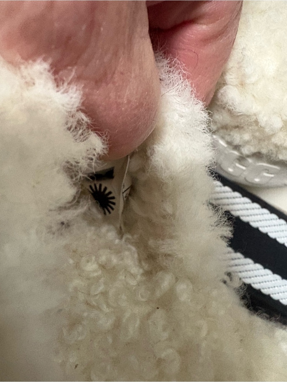 NEW UGG Fluff Yeah Slide. White Plush Shearling Slide with Logo Strap - Picture 5 of 5